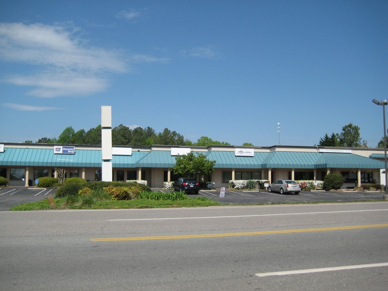 400 Scruggs Rd, Moneta, VA for lease - Primary Photo - Image 1 of 6