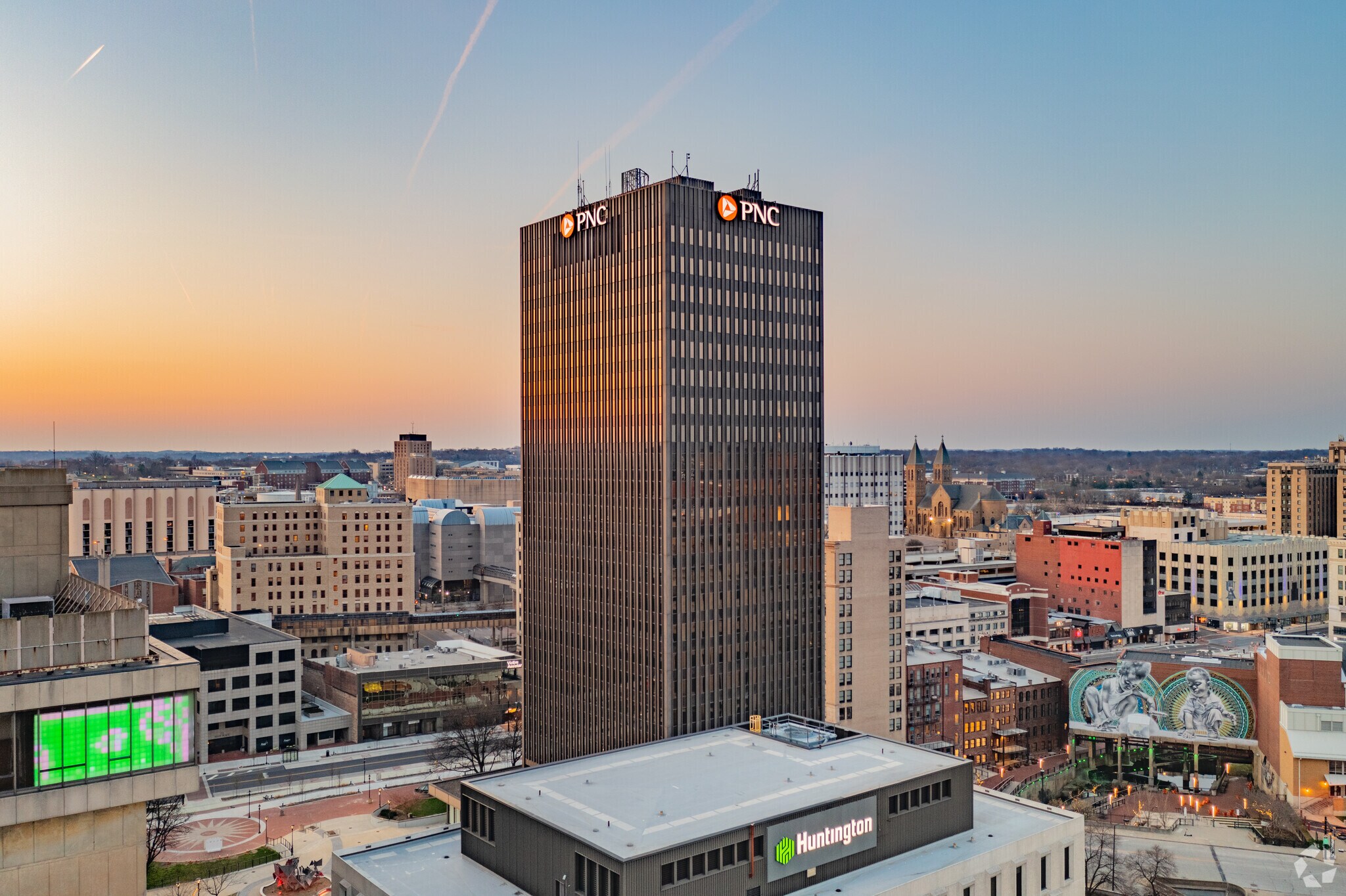 1 Cascade Plz, Akron, OH à louer Photo principale- Image 1 de 4