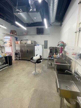 Plus de détails pour 305 W 27th St, Bryan, TX - Commerce de détail à louer