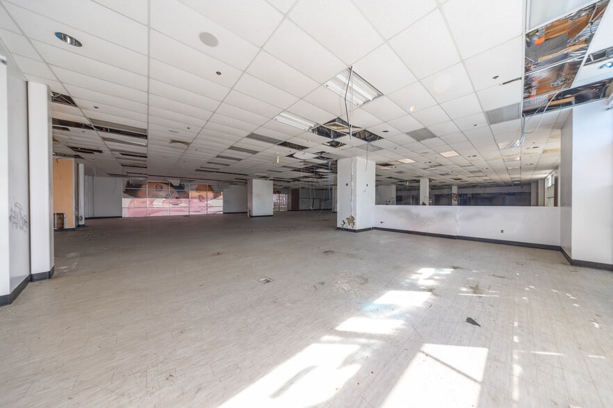 6054 Pacific Blvd, Huntington Park, CA for lease - Interior Photo - Image 3 of 10