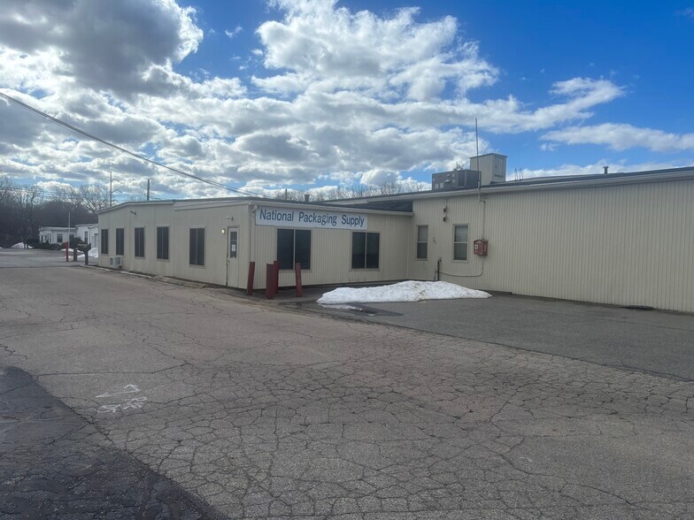 55-R Pawtucket Ave, Rumford, RI à vendre - Photo du bâtiment - Image 2 de 12