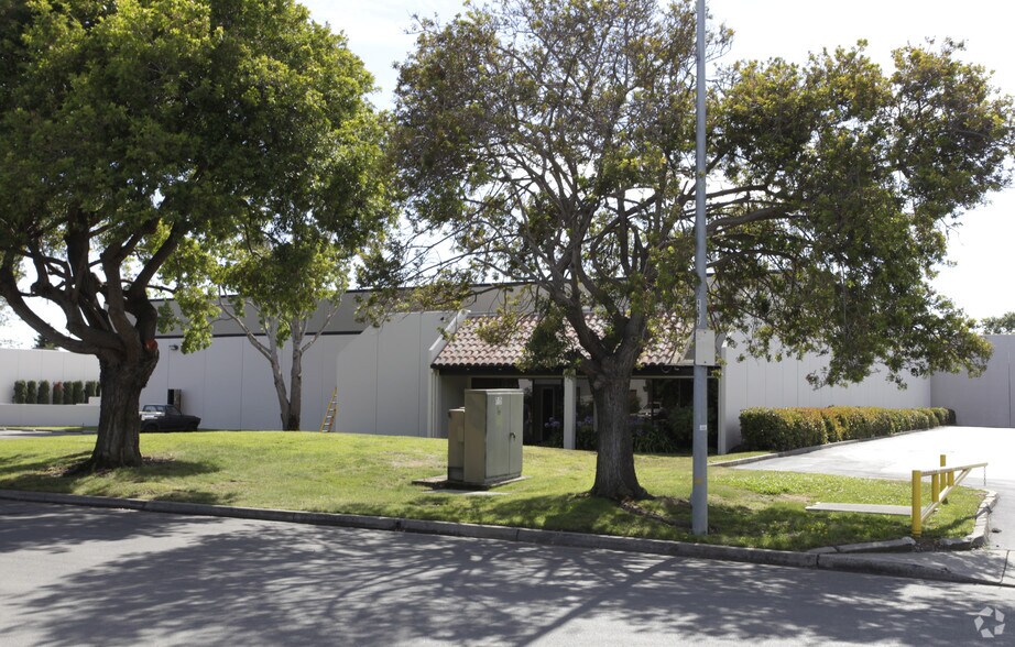 23899 Foley St, Hayward, CA à louer - Photo du bâtiment - Image 2 de 4