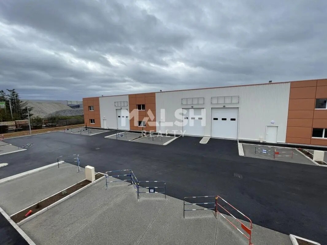 Flex in Chassieu for lease Building Photo- Image 1 of 17