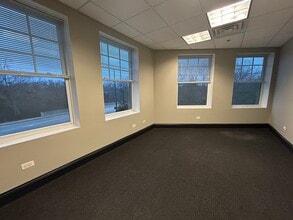 874 Green Bay Rd, Winnetka, IL for lease Interior Photo- Image 1 of 3