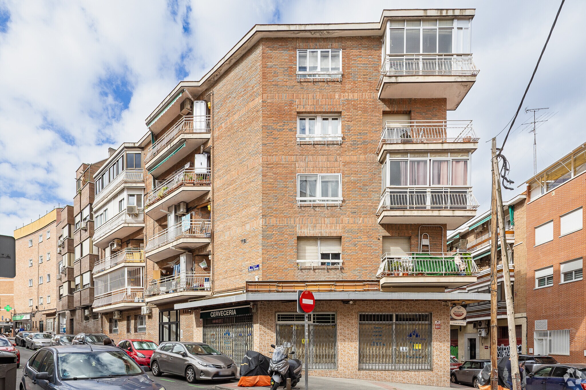 Calle Apóstol Santiago, 49, Madrid, Madrid for sale Primary Photo- Image 1 of 3