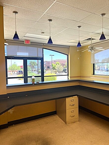 1804 W Elliot Rd, Tempe, AZ à vendre - Photo du bâtiment - Image 2 de 8