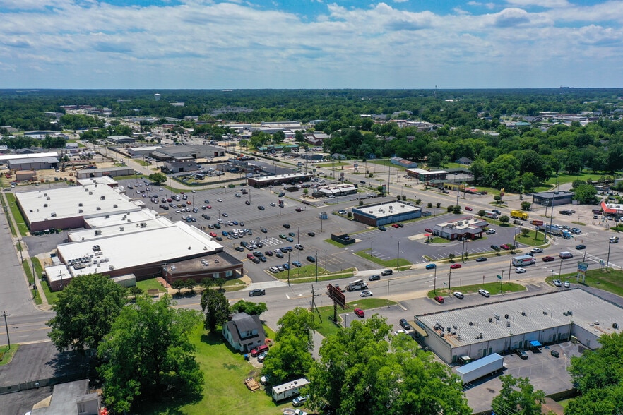 330-342 N Eastern Blvd, Fayetteville, NC for lease - Building Photo - Image 3 of 11