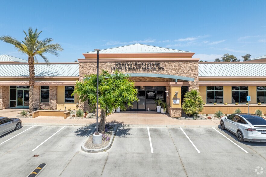 72780 Country Club Dr, Rancho Mirage, CA à louer - Photo principale - Image 1 de 25