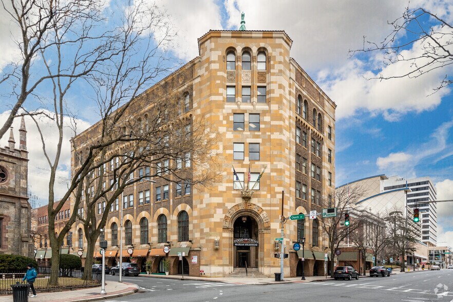 235-245 Main St, White Plains, NY à louer - Photo du bâtiment - Image 2 de 17