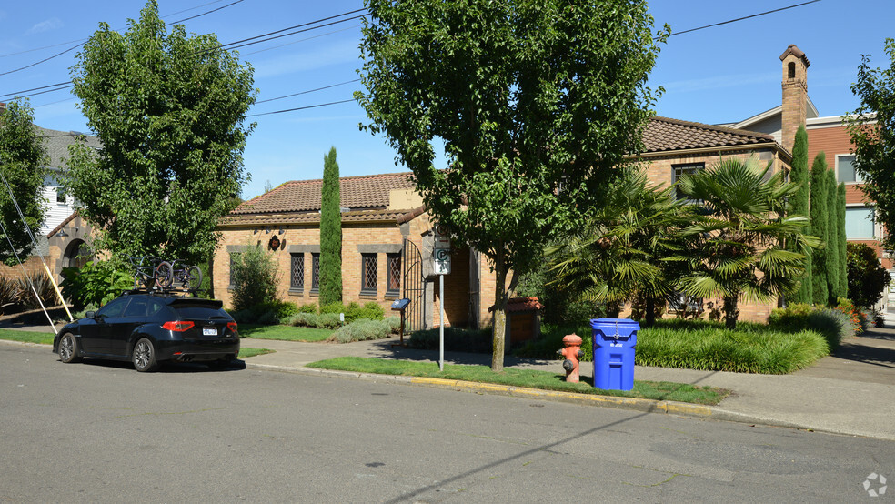 210 NW 17th Ave, Portland, OR for lease - Primary Photo - Image 1 of 16