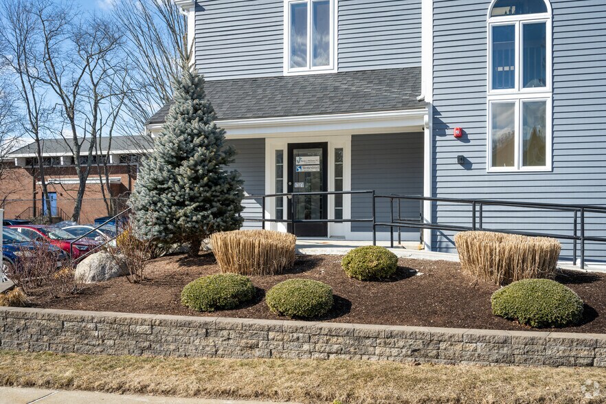 532 Page St, Stoughton, MA à louer - Photo du bâtiment - Image 3 de 5