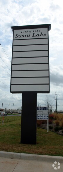1743-1745 Swan Lake Rd, Bossier City, LA for lease - Building Photo - Image 3 of 4