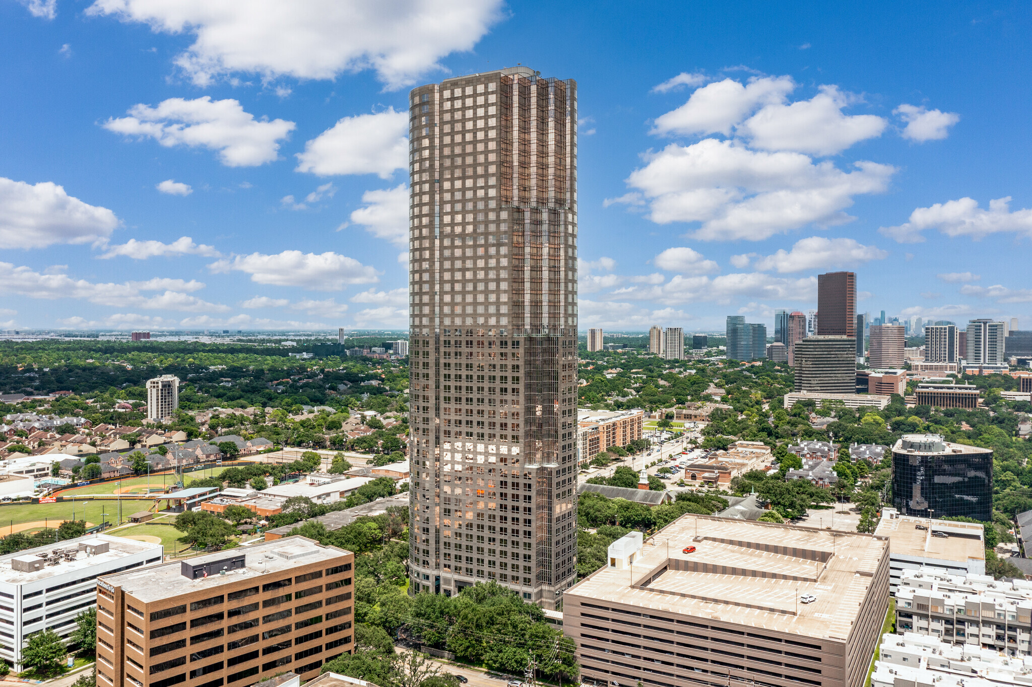 5847 San Felipe St, Houston, TX à louer Photo du bâtiment- Image 1 de 28