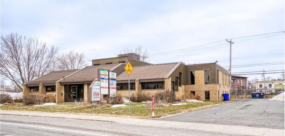 2100 Boul René-Gaultier, Varennes, QC for lease - Primary Photo - Image 1 of 9