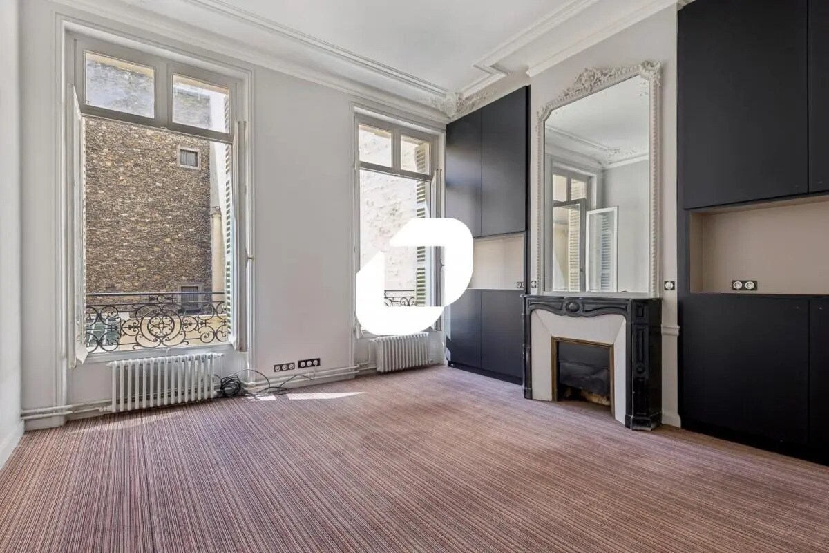 Office in Paris for sale Interior Photo- Image 1 of 16