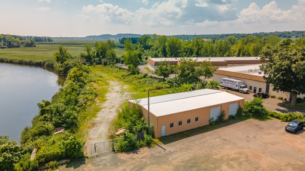 349 Sackett Point Rd, North Haven, CT à louer - Photo du bâtiment - Image 2 de 4