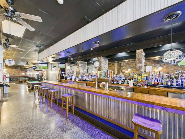 38 Seneca St, Geneva, NY à vendre - Photo du bâtiment - Image 2 de 20