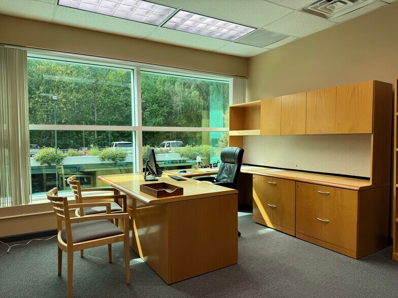 900 South Ave, Staten Island, NY à louer - Photo du bâtiment - Image 3 de 14