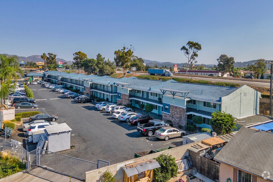 650 N Mollison Ave, El Cajon, CA à vendre - Aérien - Image 3 de 9