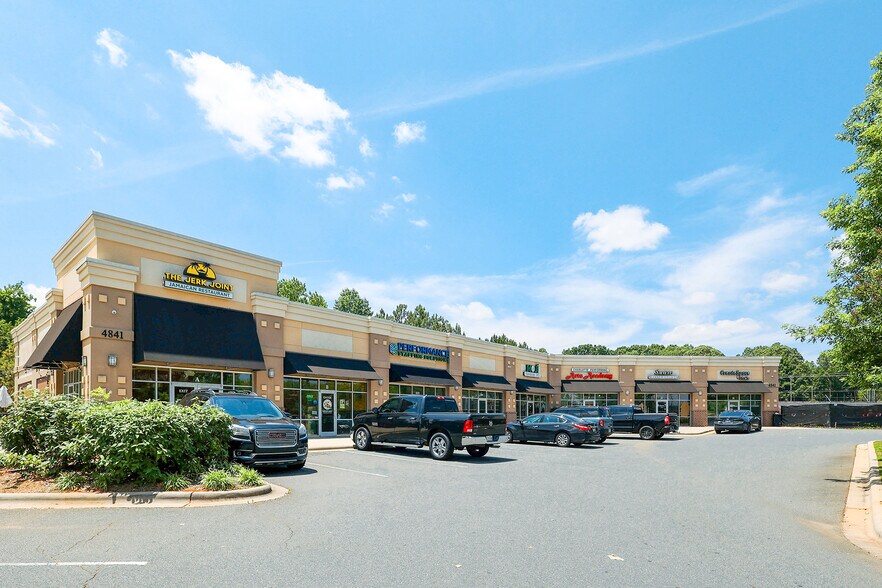 8510 Steel Creek Rd, Charlotte, NC à louer - Photo du bâtiment - Image 1 de 7