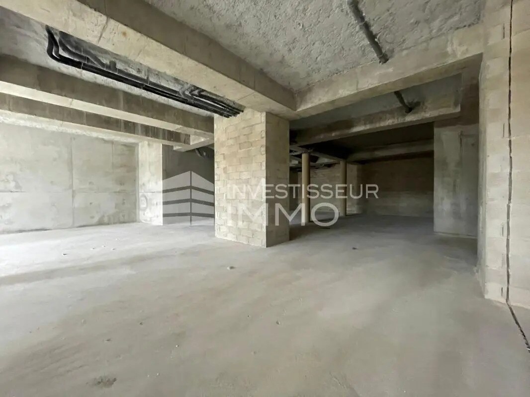 Retail in Melun for lease Interior Photo- Image 1 of 5