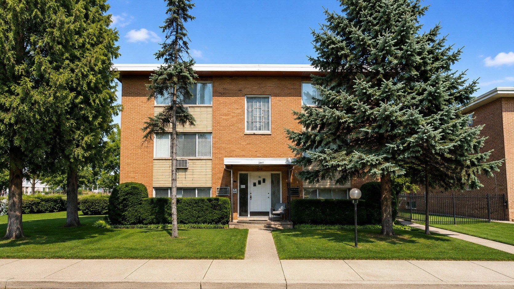 8047 W Foster Ln, Niles, IL à vendre Photo principale- Image 1 de 20