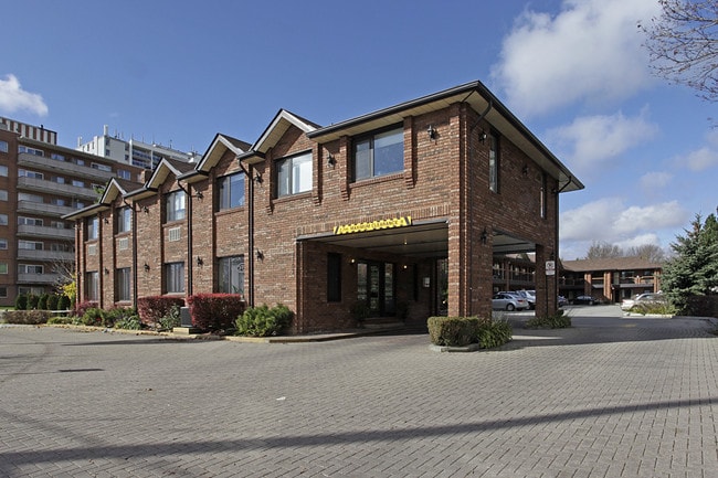 More details for 1303 Lakeshore Rd E, Mississauga, ON - Hospitality for Sale