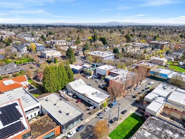 305 NE Russell St, Portland, OR à vendre - Photo du bâtiment - Image 2 de 16