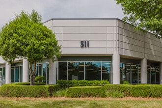 523 Davis Dr, Morrisville, NC à louer Photo du bâtiment- Image 1 de 5