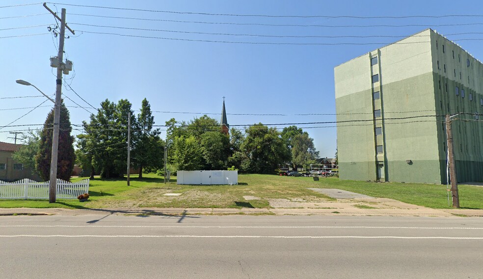 1012 W Franklin St, Evansville, IN à vendre - Photo du bâtiment - Image 2 de 2