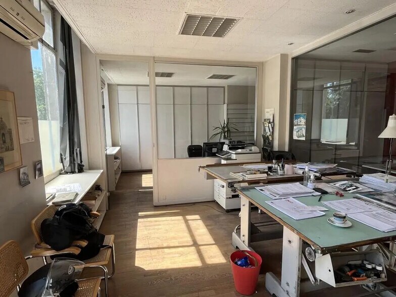 Retail in Caluire-et-Cuire for sale - Interior Photo - Image 3 of 7