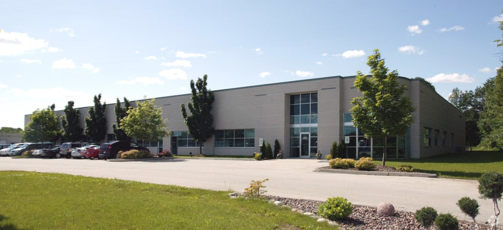 6619 W Calumet Rd, Milwaukee, WI for lease - Building Photo - Image 2 of 4