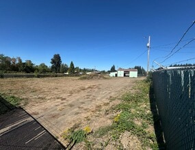 5755 - 5765 State St, Salem, OR à louer Photo intérieure- Image 2 de 4