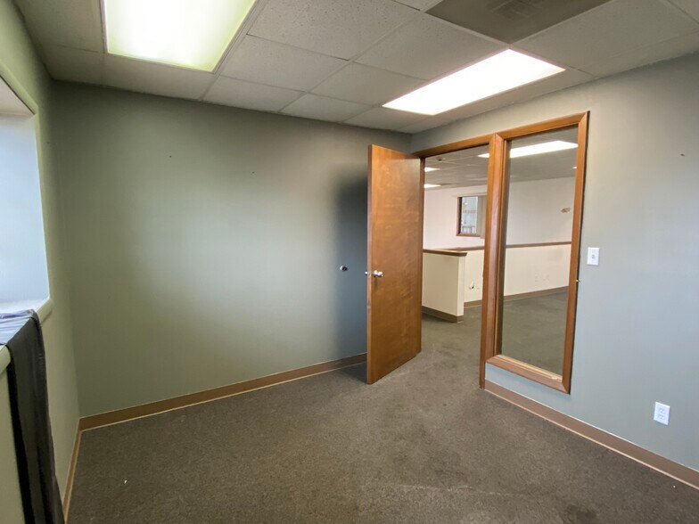 2529 W Ferguson Rd, Fort Wayne, IN à louer - Photo du bâtiment - Image 2 de 15