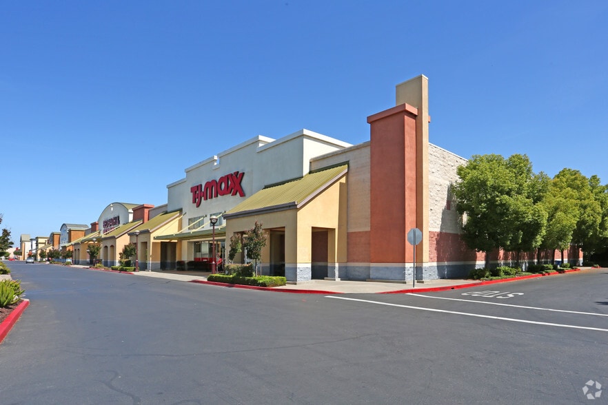 3900 Sisk Rd, Modesto, CA à louer - Photo principale - Image 2 de 9