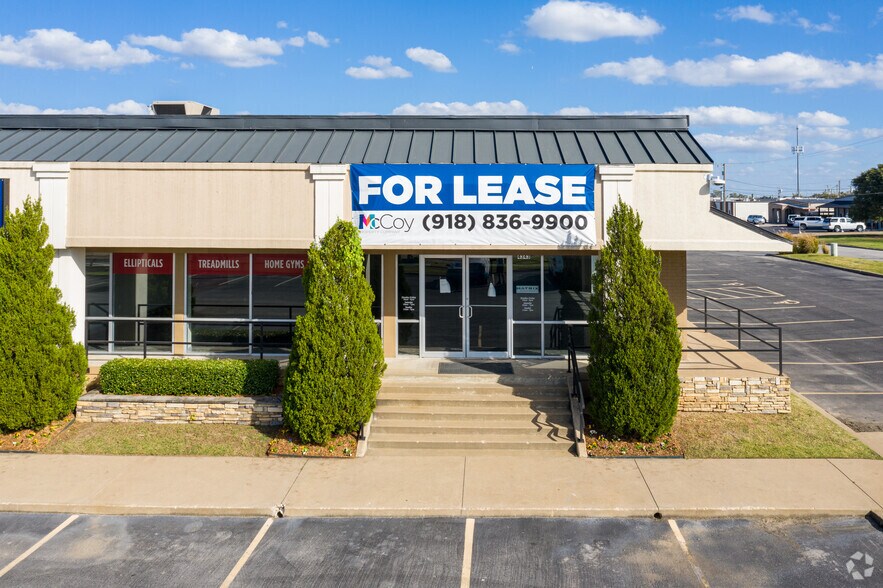 4343 S Memorial Dr, Tulsa, OK à louer - Photo du bâtiment - Image 3 de 15