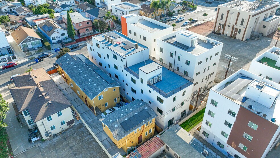 1359 W 35th Pl, Los Angeles, CA à vendre - Photo du bâtiment - Image 3 de 18
