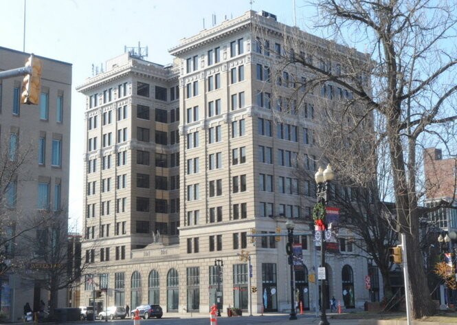 1 S 3rd St, Easton, PA à louer - Photo du bâtiment - Image 2 de 9