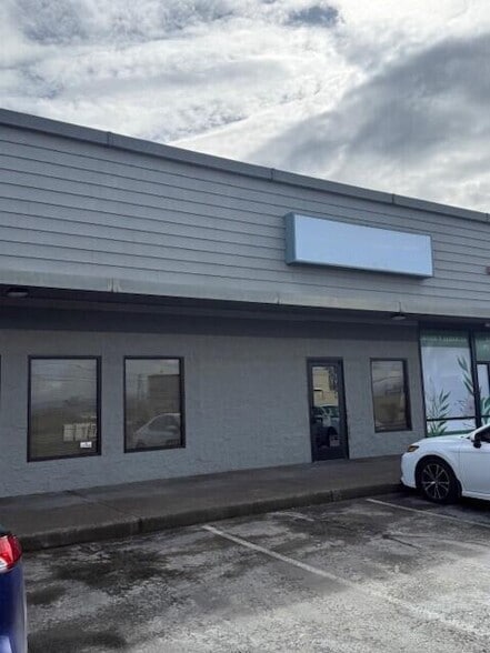 7334 Crater Lake Hwy, White City, OR for lease - Building Photo - Image 2 of 12