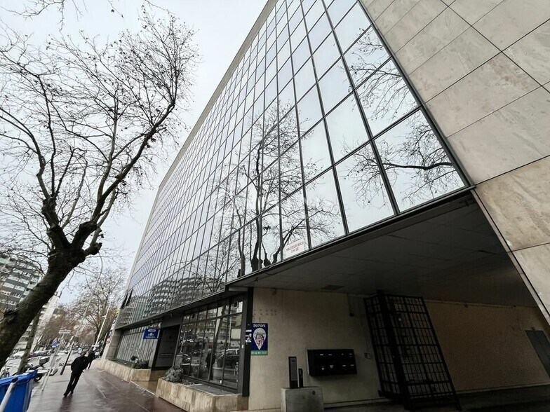 Bureau dans Montrouge à louer - Photo du bâtiment - Image 3 de 7