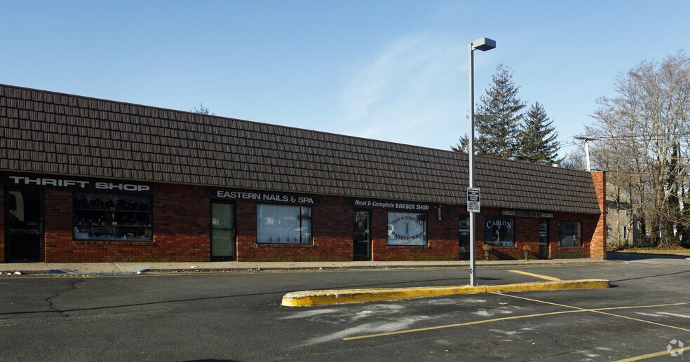 431-435 Osborn Ave, Riverhead, NY for lease - Building Photo - Image 3 of 3