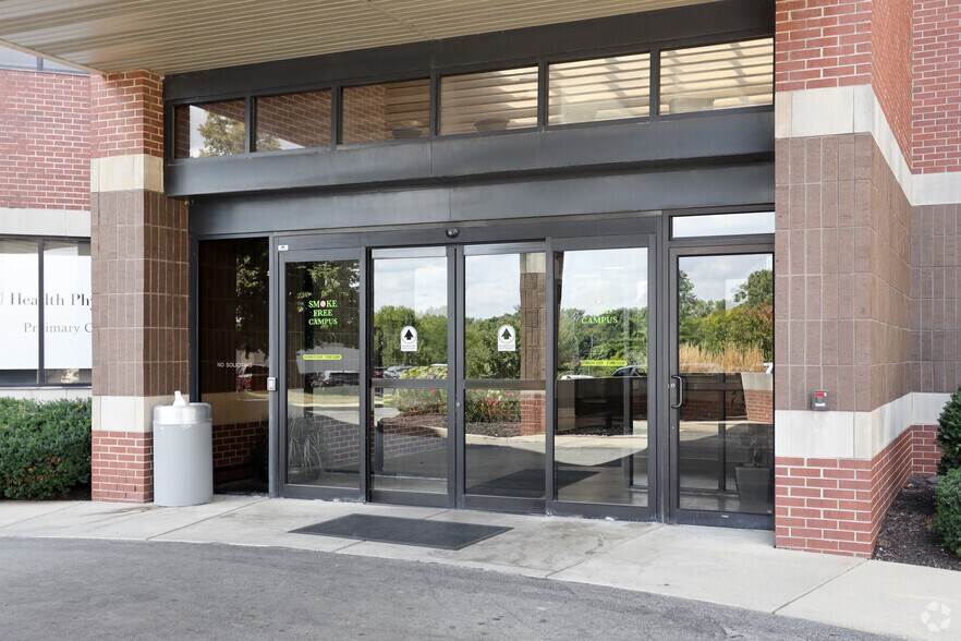 7230 Engle Rd, Fort Wayne, IN à louer - Photo du bâtiment - Image 3 de 7