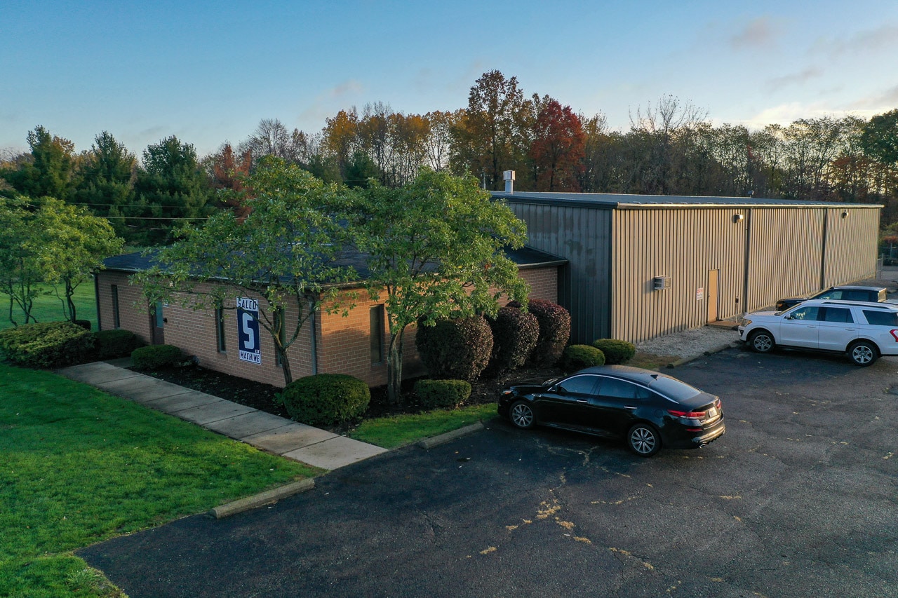 3822 Victory Ave, Louisville, OH for lease Primary Photo- Image 1 of 93