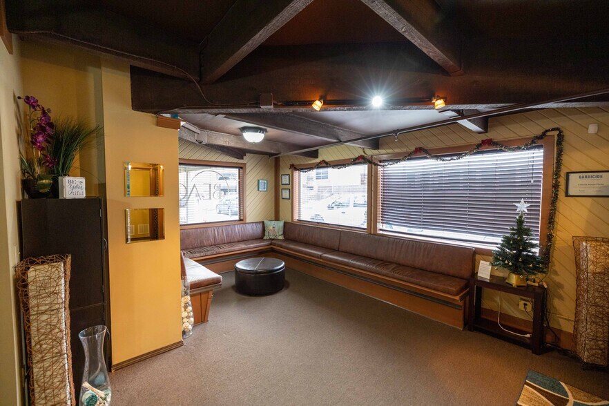 502 E John St, Champaign, IL à louer - Photo intérieure - Image 2 de 13