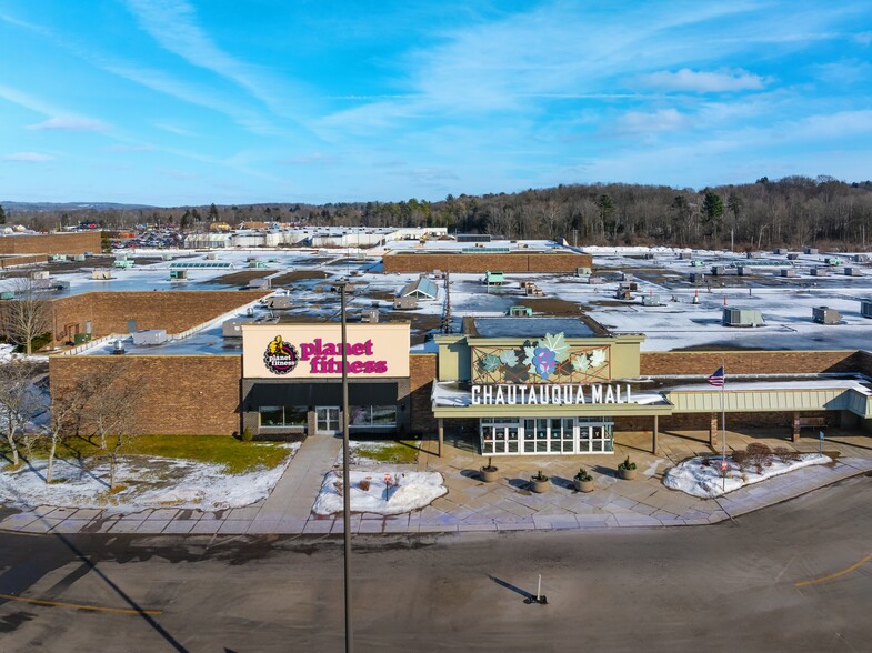 318 E Fairmount Ave, Lakewood, NY for lease - Building Photo - Image 1 of 4