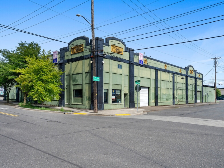 1535 SE 9th Ave, Portland, OR for lease - Building Photo - Image 3 of 11
