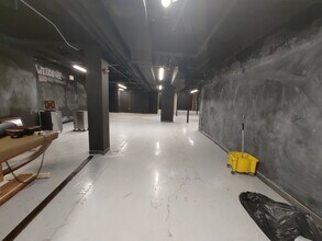 2828 N Clark St, Chicago, IL for lease Interior Photo- Image 1 of 11