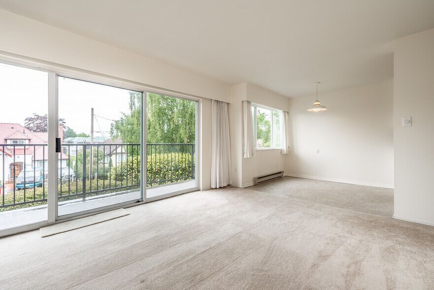 1060 Pakington St, Victoria, BC à vendre - Photo du bâtiment - Image 3 de 5