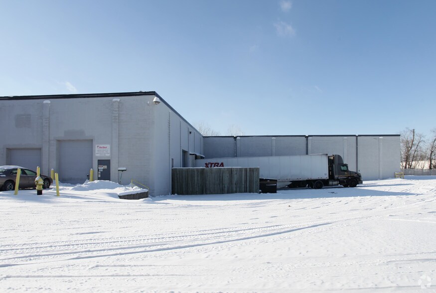 14900 N 21st Ave, Plymouth, MN à louer - Photo du bâtiment - Image 2 de 2