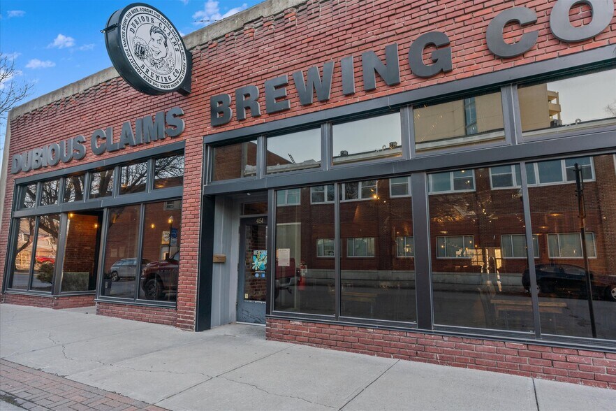 451 S Thompson Ave, Excelsior Springs, MO à vendre - Photo principale - Image 1 de 70